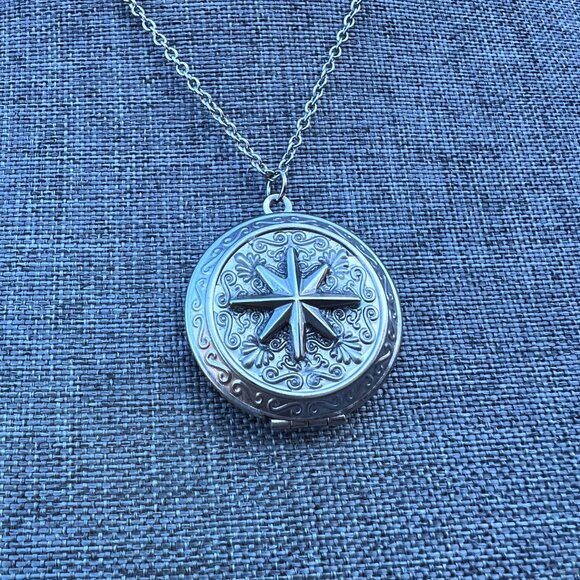 Starburst Stainless Steel Photo Locket Retro 50s Pinup Star - Picture 8 of 8